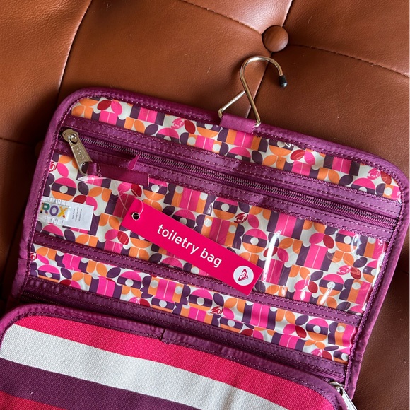 NWT ROXY TOILETRY TRAVEL BAG - Roomy & Multiple Pockets 🟣🟤🟠🟡 - Picture 1 of 8